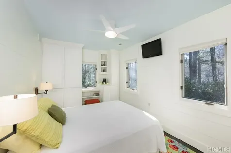 209 Cardinal Lake Toxaway NC 28747