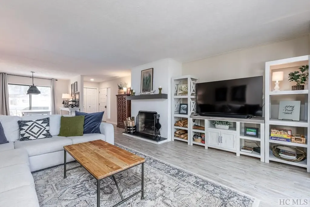 407 Overlook Road Sapphire NC 28774