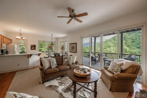 199 W Rochester Drive Cashiers NC 28717