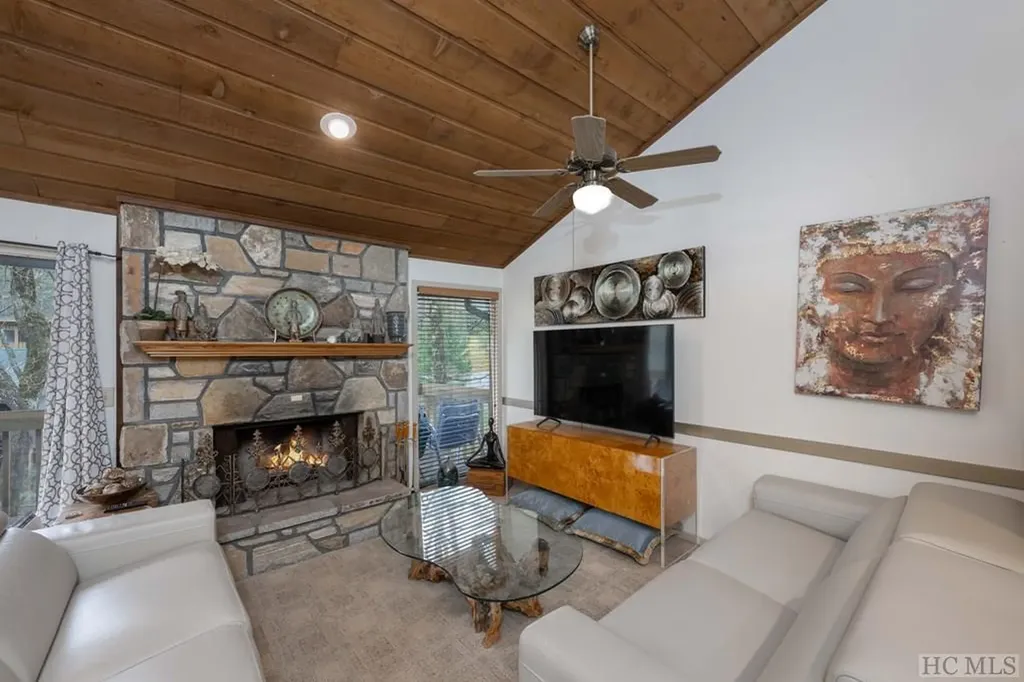 356 Meadow Way Sapphire NC 28774