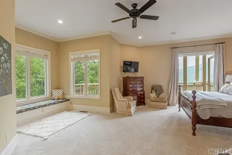 381 Round Top Mountain Road Sapphire NC 28774