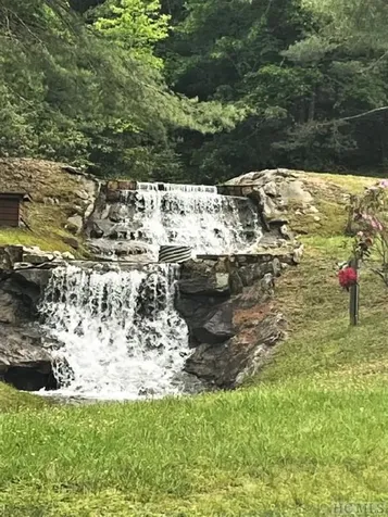 6 Receptive Drive Glenville NC 28736