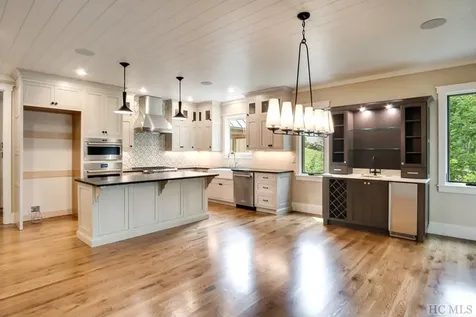 146 Wayside Lane Cullowhee NC 28723