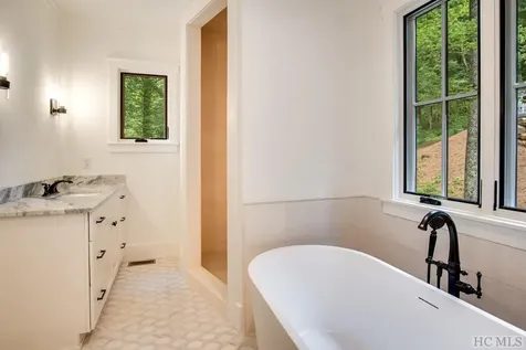 146 Wayside Lane Cullowhee NC 28723