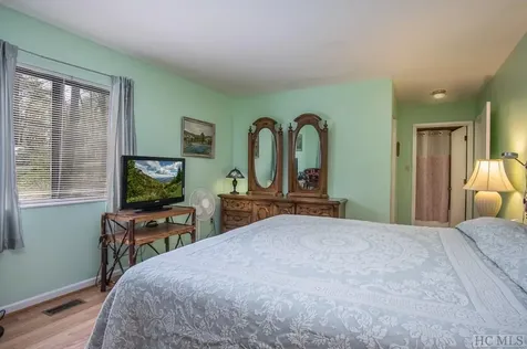 144 Toxaway Heights Lake Toxaway NC 28474