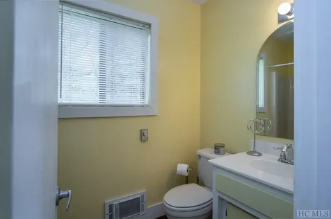 144 Toxaway Heights Lake Toxaway NC 28474
