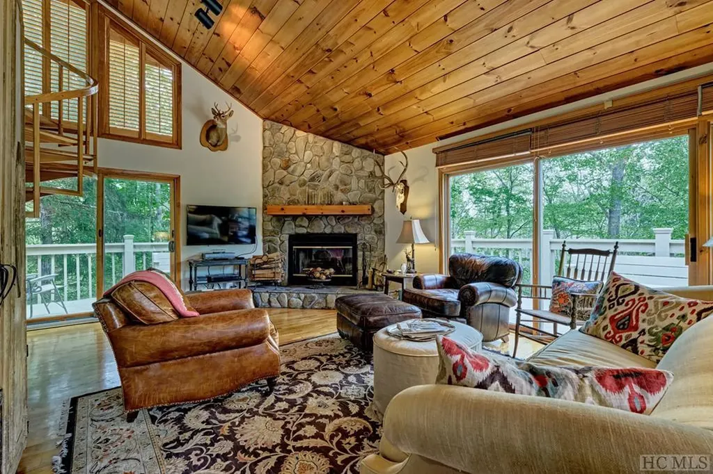 516 Narrows Road Sapphire NC 28774