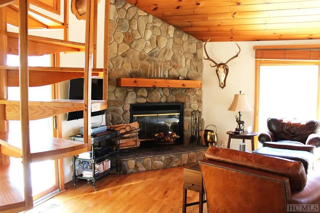 516 Narrows Road Sapphire NC 28774
