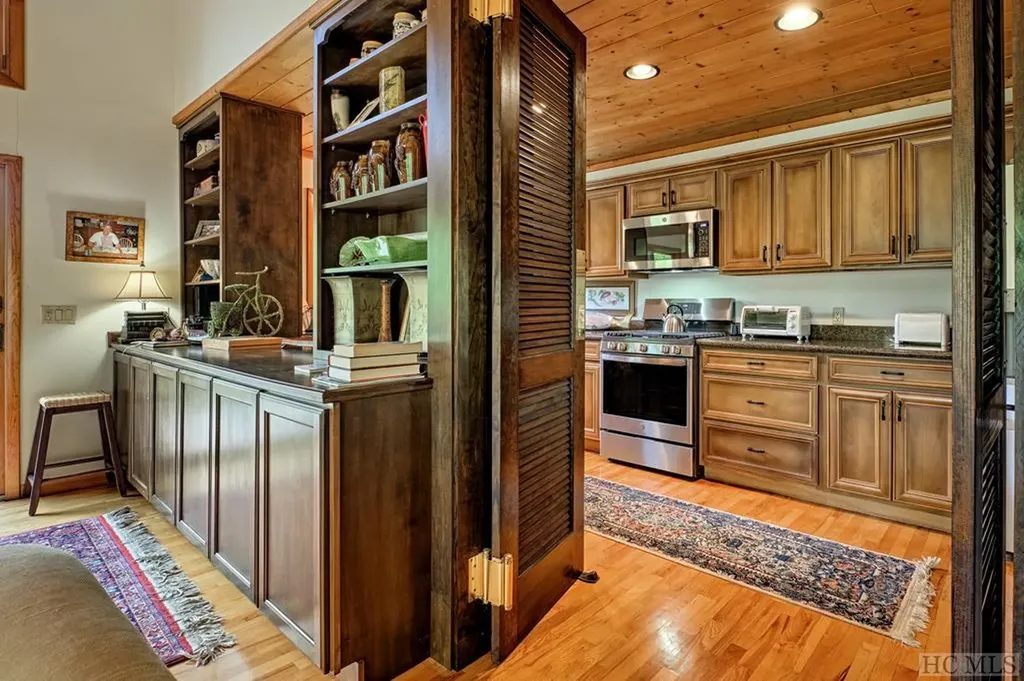 516 Narrows Road Sapphire NC 28774