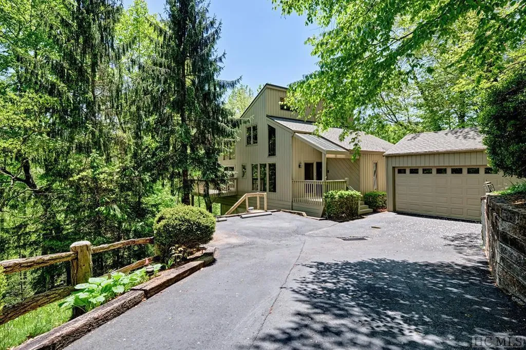 516 Narrows Road Sapphire NC 28774