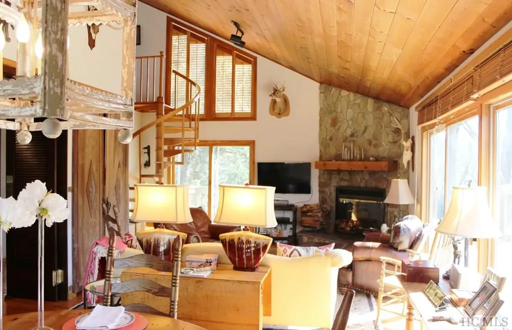 516 Narrows Road Sapphire NC 28774