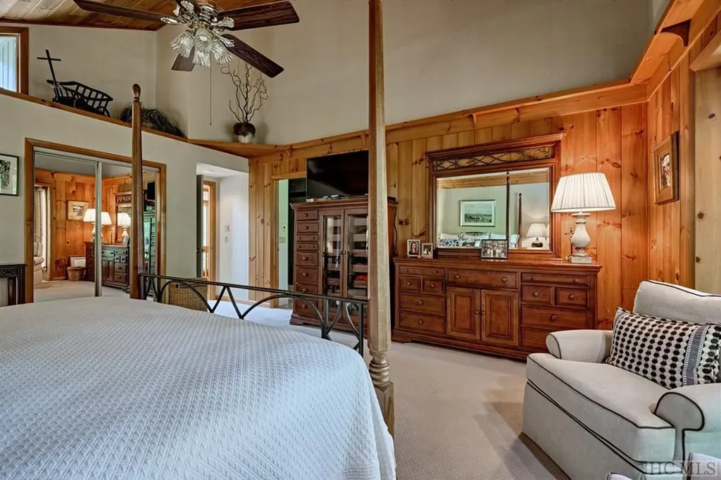 516 Narrows Road Sapphire NC 28774