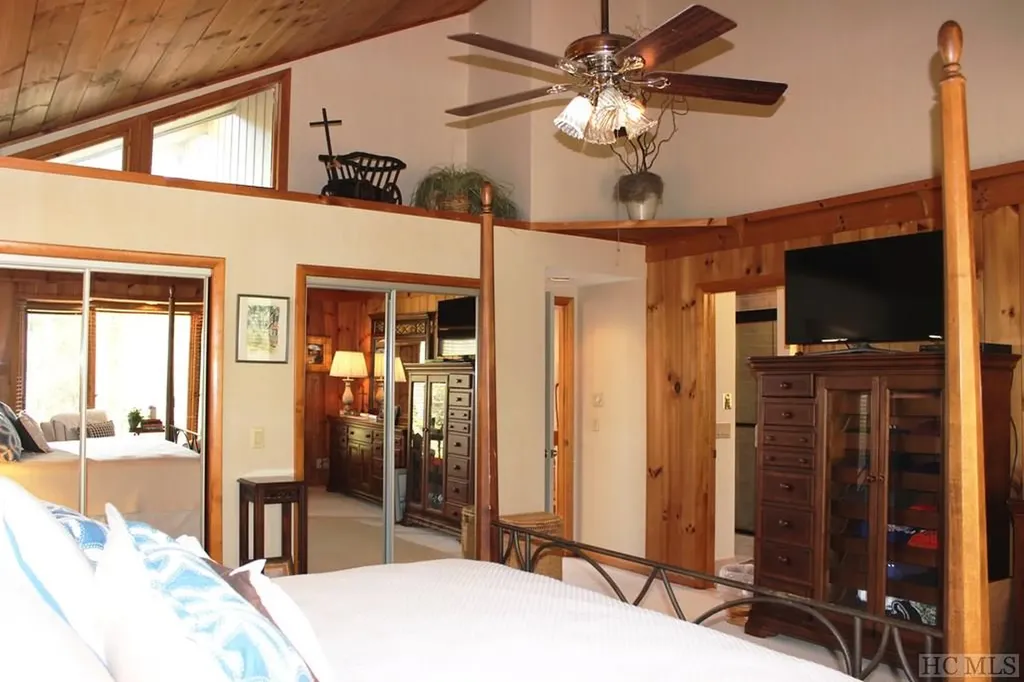 516 Narrows Road Sapphire NC 28774