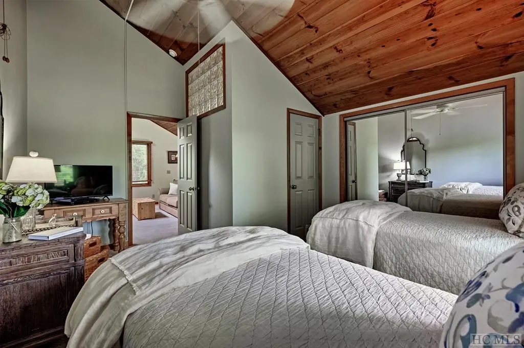 516 Narrows Road Sapphire NC 28774