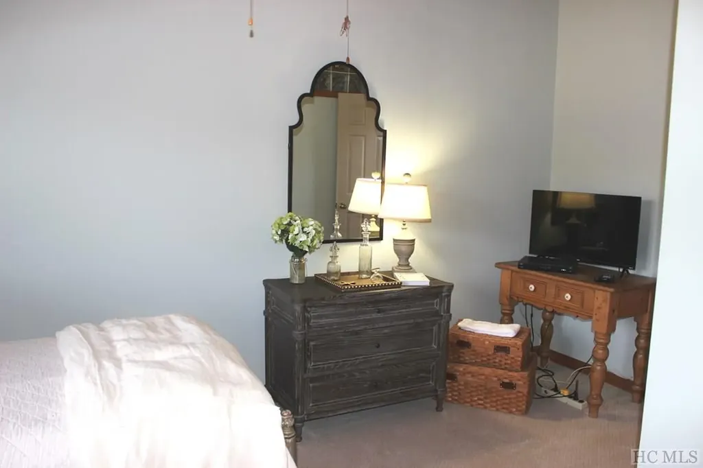516 Narrows Road Sapphire NC 28774