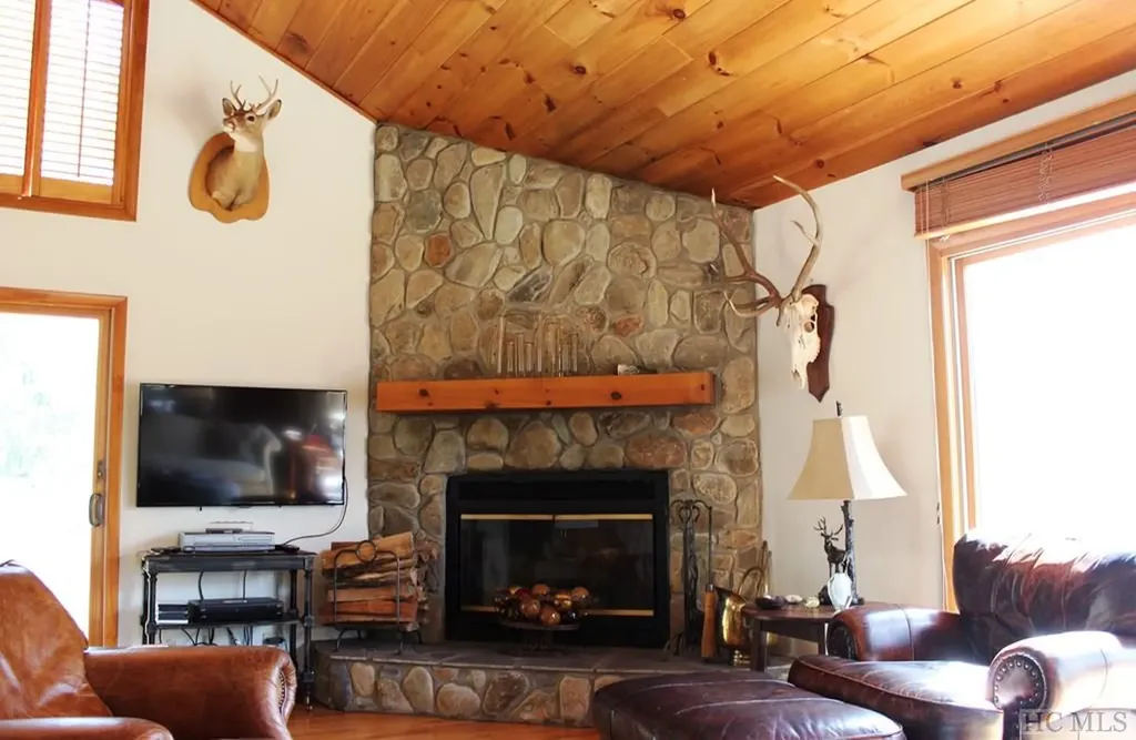 516 Narrows Road Sapphire NC 28774