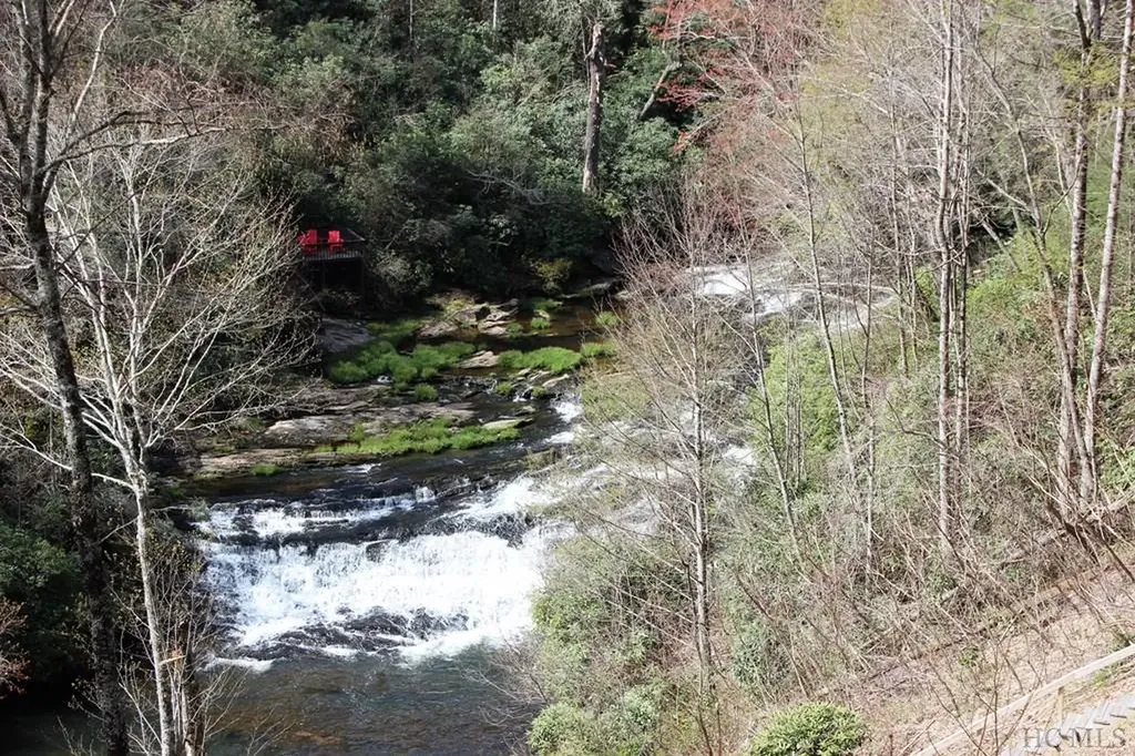 516 Narrows Road Sapphire NC 28774