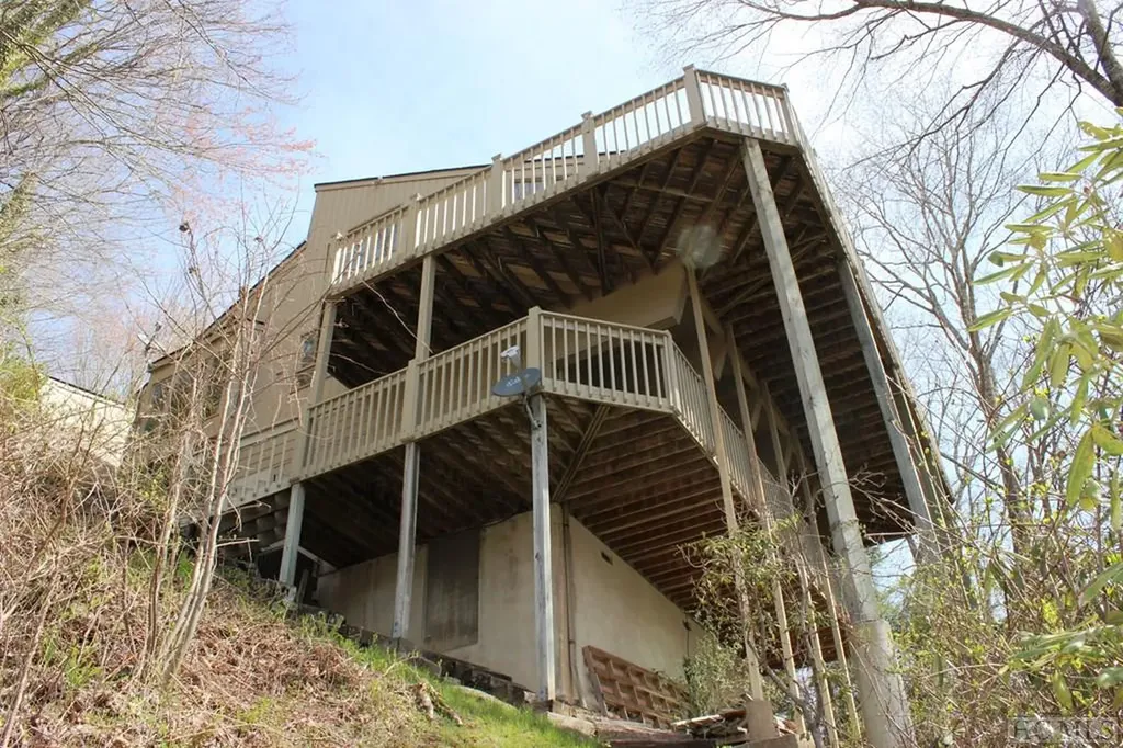 516 Narrows Road Sapphire NC 28774