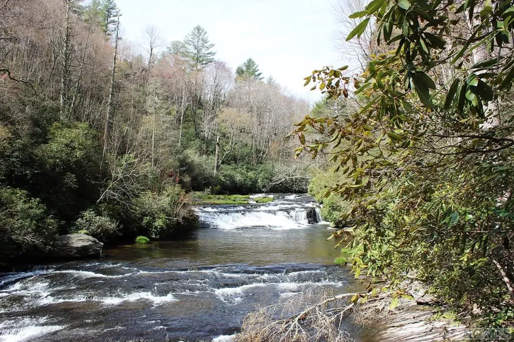 516 Narrows Road Sapphire NC 28774