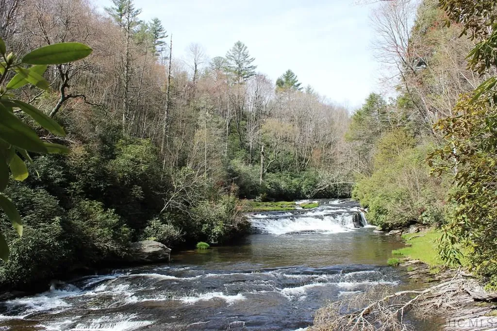 516 Narrows Road Sapphire NC 28774
