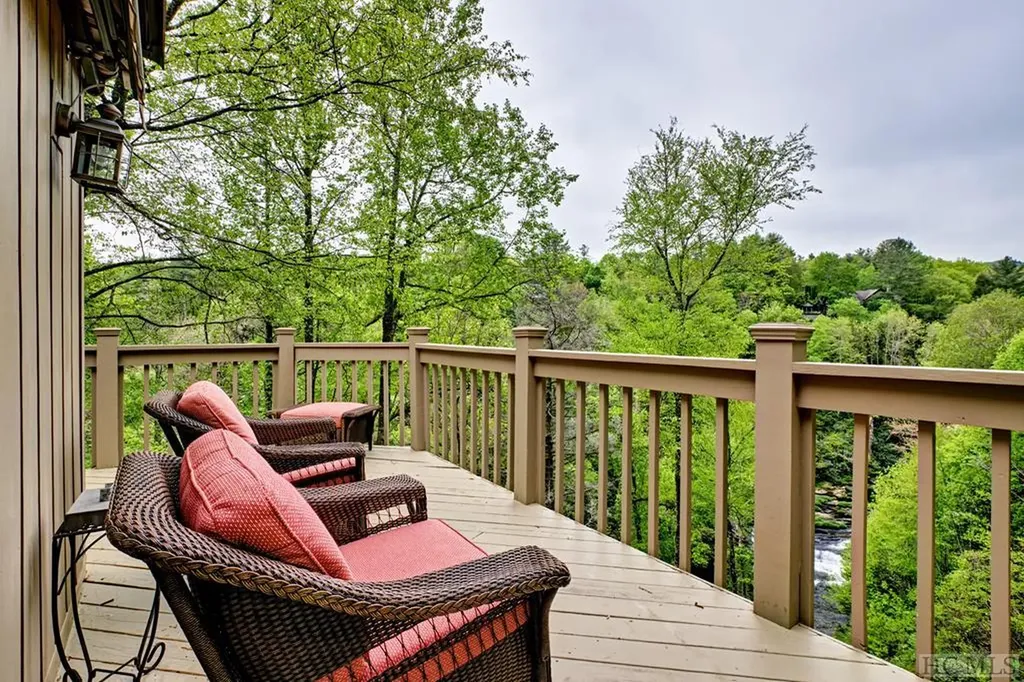 516 Narrows Road Sapphire NC 28774