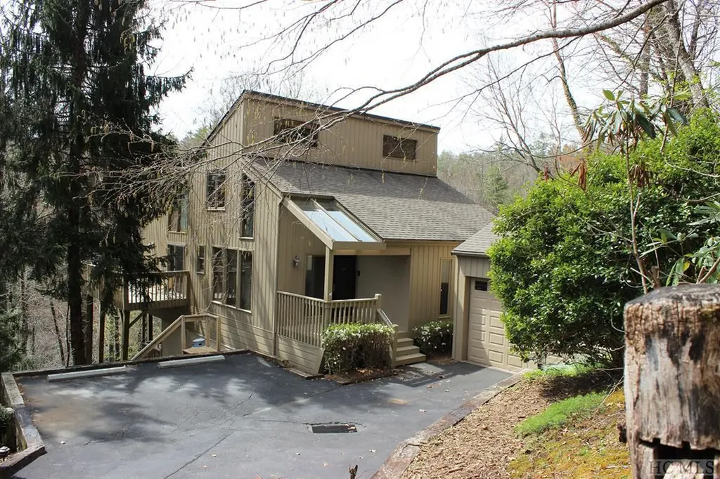 516 Narrows Road Sapphire NC 28774