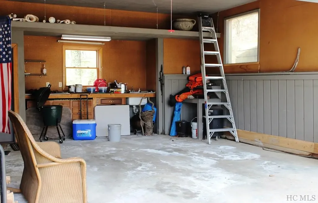 516 Narrows Road Sapphire NC 28774