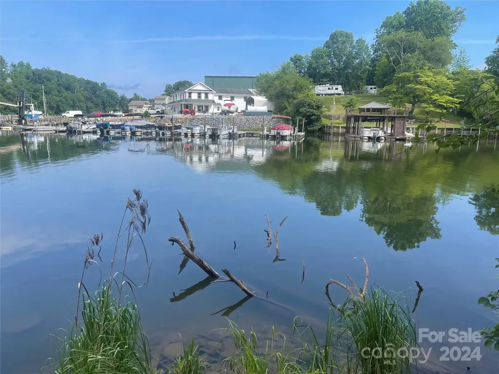 100 Old Ferry Lane Hickory NC 28601