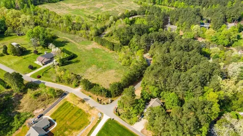 1341 Misty Lane Hickory NC 28601