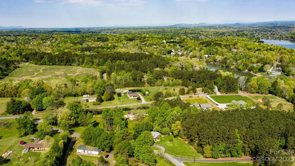 1320 Misty Lane Hickory NC 28601