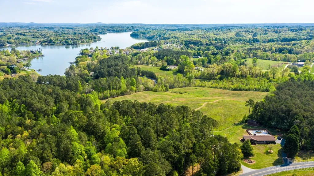 1296 Misty Lane Hickory NC 28601