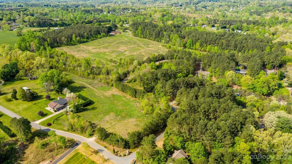 1296 Misty Lane Hickory NC 28601