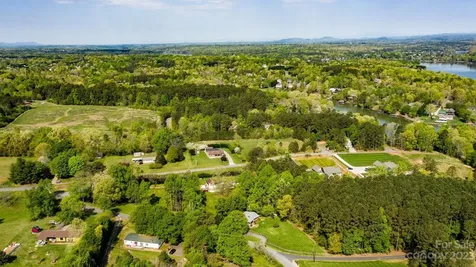 1296 Misty Lane Hickory NC 28601