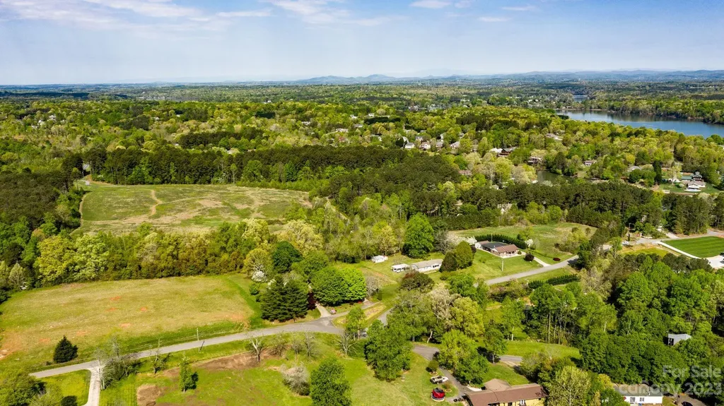 1285 Misty Lane Hickory NC 28601
