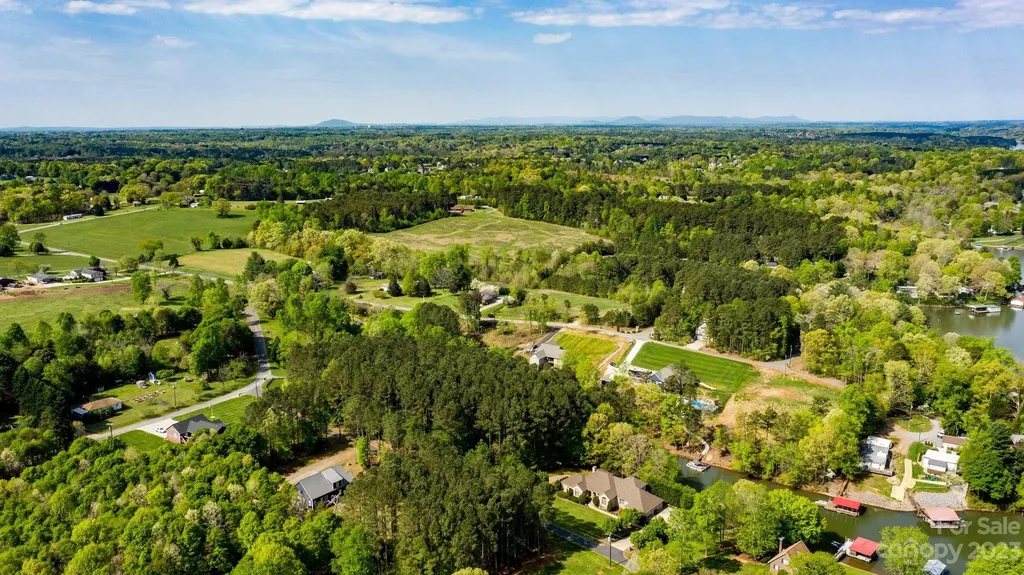 1285 Misty Lane Hickory NC 28601