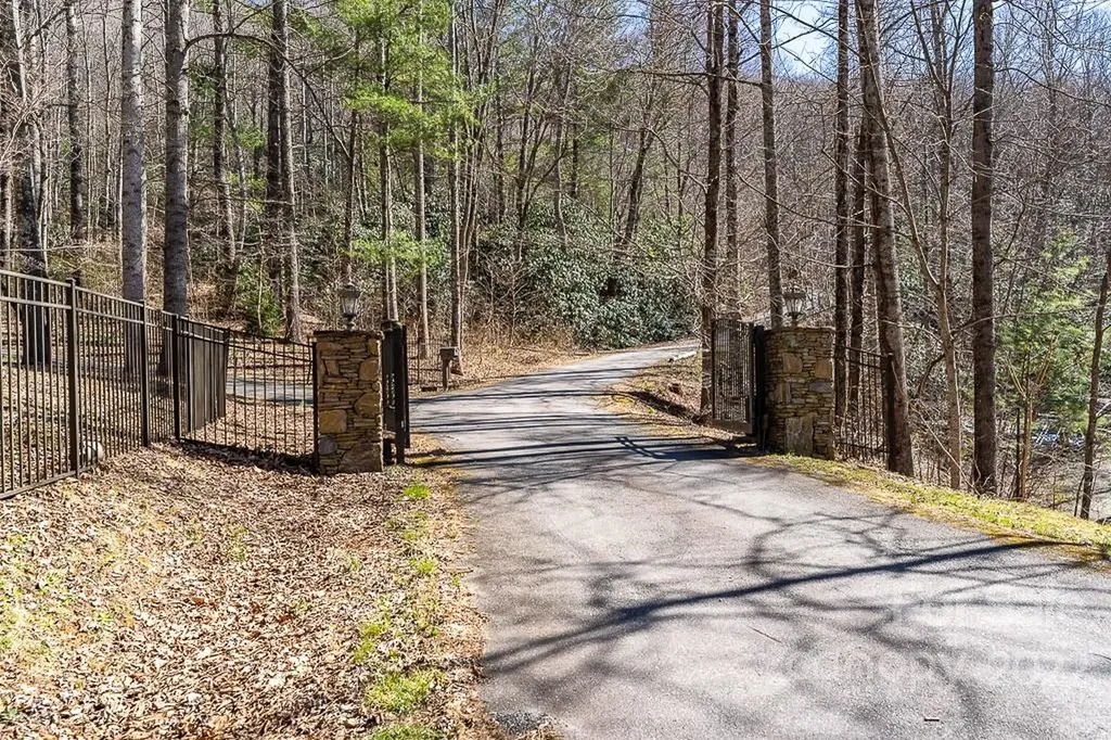 99999 Bartlett Mountain Road Asheville NC 28805