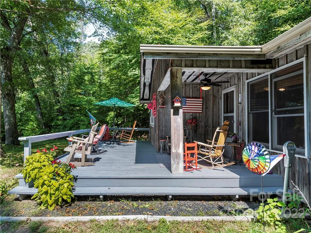 8, 50 And 200 Cc Farm Road Burnsville NC 28714