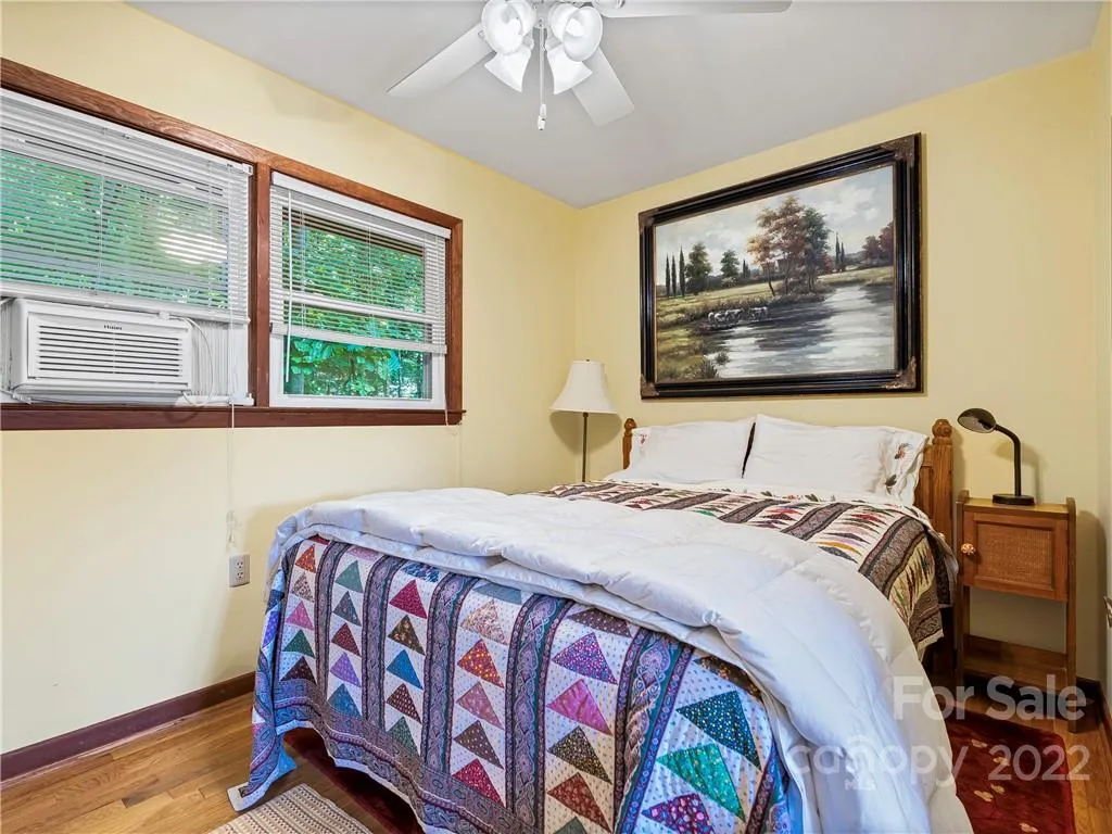 8, 50 And 200 Cc Farm Road Burnsville NC 28714