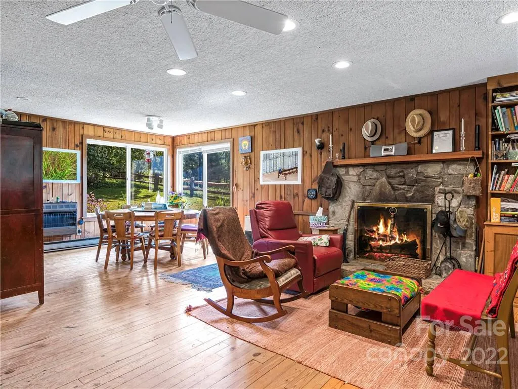 8, 50 And 200 Cc Farm Road Burnsville NC 28714