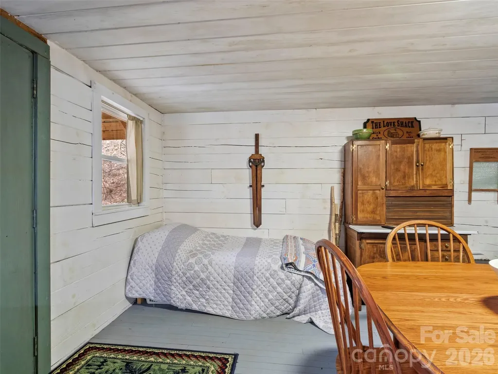 2701 Roses Branch Road Bakersville NC 28705