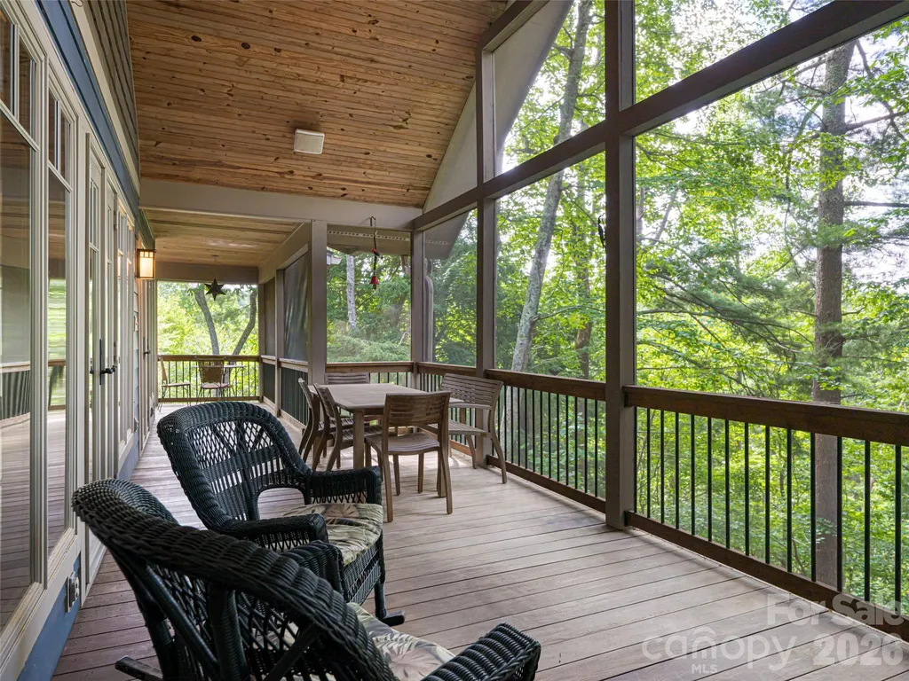 935 Whites Lake Boulevard Saluda NC 28773