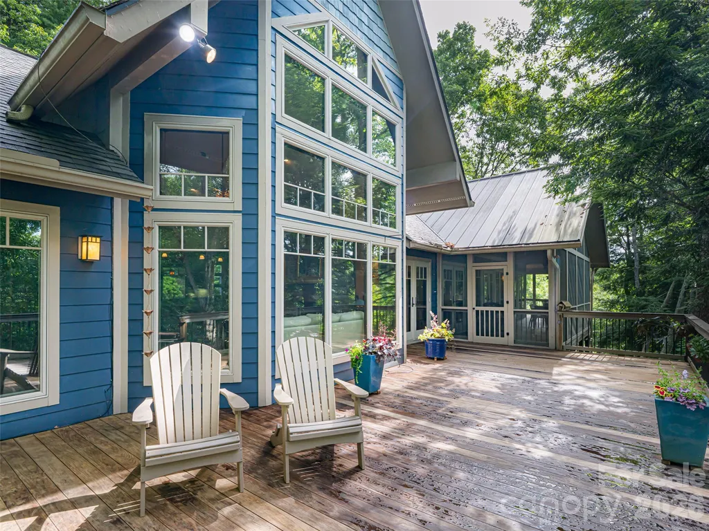 935 Whites Lake Boulevard Saluda NC 28773