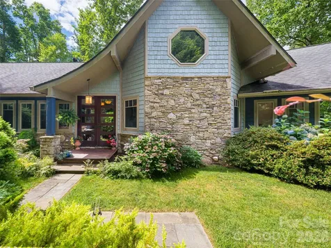 935 Whites Lake Boulevard Saluda NC 28773