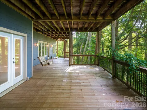 935 Whites Lake Boulevard Saluda NC 28773