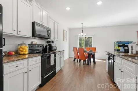9528 Weikert Road Charlotte NC 28215