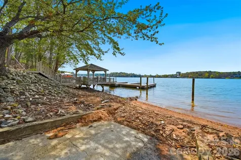 3704 8th Street Place NW Hickory NC 28601