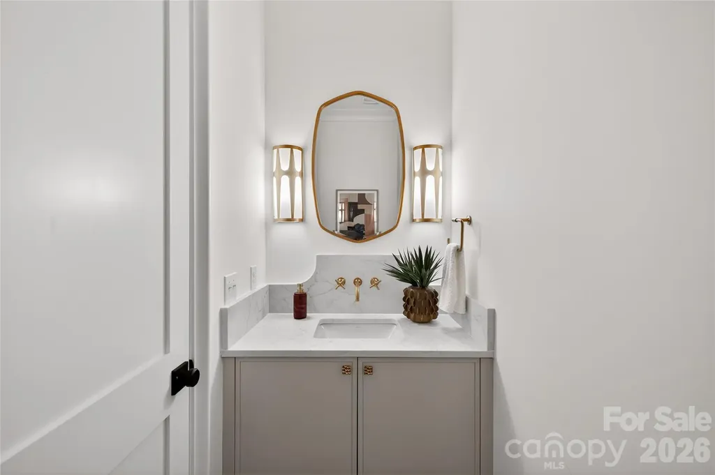 914 Edinburgh Lane Charlotte NC 28209