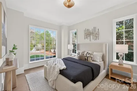 914 Edinburgh Lane Charlotte NC 28209