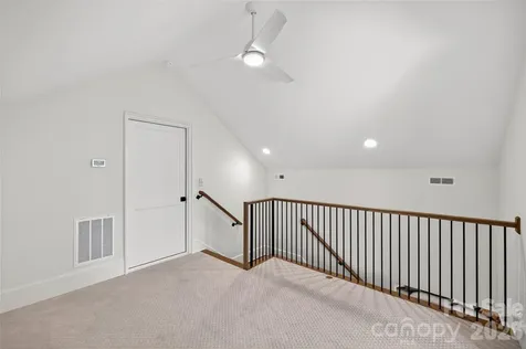 914 Edinburgh Lane Charlotte NC 28209