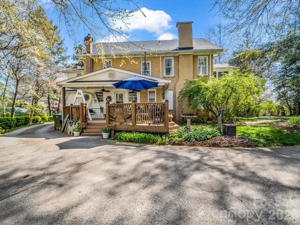 527 N Main Street Rutherfordton NC 28139